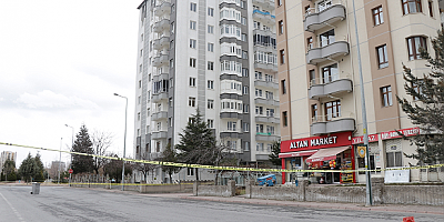 Kayseri'de depremlerde ağır hasar gören bina boşaltıldı