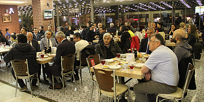 Kayseri'de depremzede öğretmenler yemek programında bir araya geldi