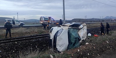 Kayseri’de devrilen otomobildeki 2 kişi yaralandı