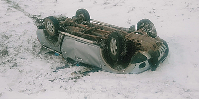 Kayseri'de devrilen pikaptaki 3 kişi yaralandı