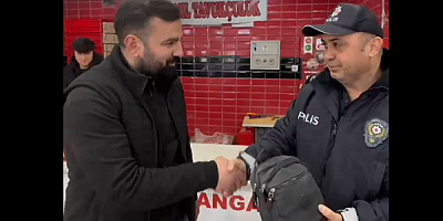 Kayseri'de devriye görevi esnasında bulunan çanta sahibine teslim edildi