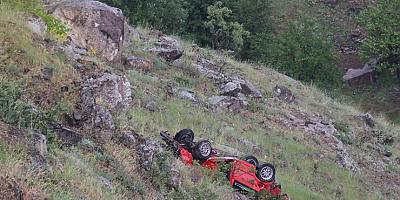 Kayseri'de evlilik yıl dönümünü vadide kutlayan çiftin iteklediği araç uçurumdan yuvarlandı
