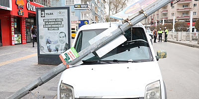 Kayseri'de fırtına yaşamı olumsuz etkiledi