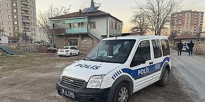 Kayseri'de genç kadın mutfakta bıçağın üzerine düşerek yaralandı