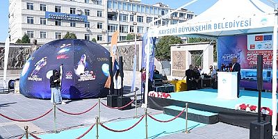 Kayseri'de Gençlere Yönelik 'Mobil Dijital Gençlik Merkezi' Açıldı