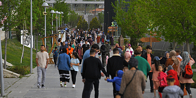 Kayseri'de hayvanat bahçesine bayramda ziyaretçiler ilgi gösterdi