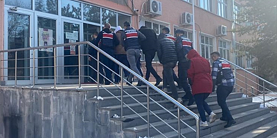 Kayseri’de hırsızlık şüphelileri, jandarma tarafından suçüstü yakalandı