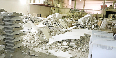 Kayseri'de hissedilen deprem seramik fabrikasında 100 tonluk çamur silosunu devirdi