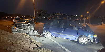 Kayseri'de iki otomobil çarpıştı 7 yaralı