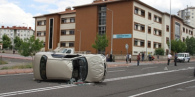 Kayseri'de iki otomobilin çarpıştığı kazada 2 kişi yaralandı
