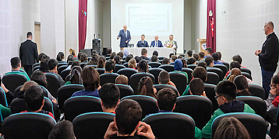 Kayseri'de ilk meslek tanıtım toplantısı Şehit Mehmet Erdoğan Ortaokulu’nda yapıldı