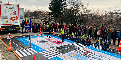 Kayseri'de İlkokul Öğrencilerine Mobil Trafik Eğitimi Verildi