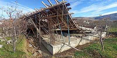 Kayseri'de inşaat iskelesinin çökmesi sonucu 3 işçi yaralandı