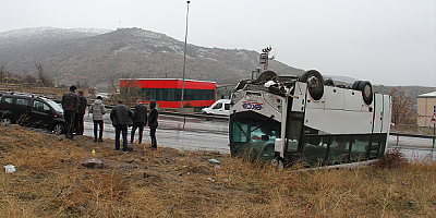 Kayseri'de işçi servisinin devrilmesi sonucu 22 kişi yaralandı