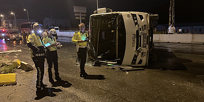 Kayseri'de işçileri taşıyan midibüsün devrilmesi sonucu 6 kişi yaralandı