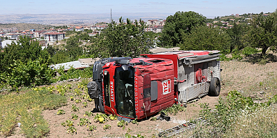 Kayseri'de itfaiye aracının devrilmesi sonucu 4 itfaiye eri yaralandı