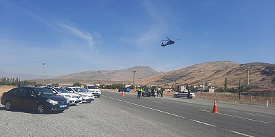 Kayseri'de jandarma helikopter destekli trafik denetimi yaptı