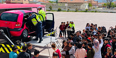 Kayseri'de jandarmadan öğrencilere trafik etkinliği