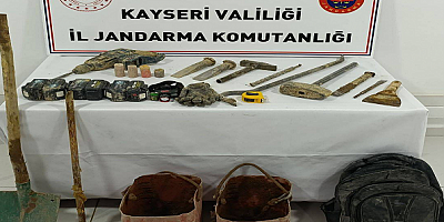 Kayseri'de kaçak kazı yapan 3 kişi suçüstü yakalandı	