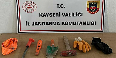 Kayseri'de kaçak kazı yapan 2 kişi yakalandı