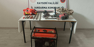 Kayseri'de kaçak kazı yapan 3 kişi suçüstü yakalandı
