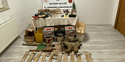 Kayseri'de kaçak kazı yapan 4 kişi suçüstü yakalandı