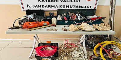 Kayseri'de kaçak kazı yapan 5 kişi yakalandı
