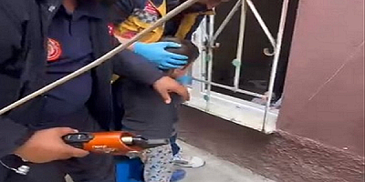 Kayseri'de kafası demir korkuluklara sıkışan çocuk kurtarıldı