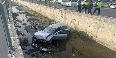 Kayseri'de kanala düşen otomobilin sürücüsü yaralandı