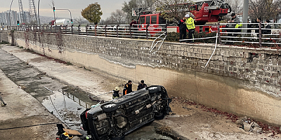Kayseri'de kanala düştükten yanan otomobildeki 4 kişi yaralandı