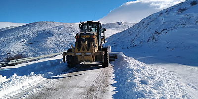 Kayseri'de kar nedeniyle kapanan 32 mahalle yolu ulaşıma açıldı