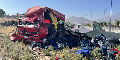 Kayseri'de karpuz yüklü kamyonete çarpan otomobilin sürücüsü öldü