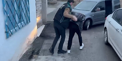 Kayseri'de kesinleşmiş hapis cezası bulunan 2 firari hükümlü yakalandı