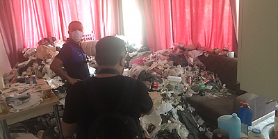 Kayseri'de kiracının terk ettiği evden kilolarca çöp çıktı