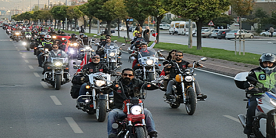 Kayseri'de klasik araba ve motosikletlerle 