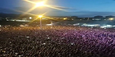 Kayseri'de konserde binlerce öğrenci tek bir ağızdan İzmir Marşı'nı söyledi
