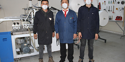 Kayseri'de maske üretim makinesinin bozulmasından bıkan öğrenciler yenisini yaptı