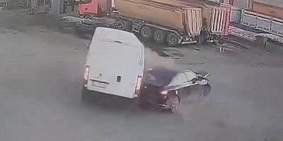 Kayseri'de meydana gelen trafik kazaları güvenlik kameralarına yansıdı