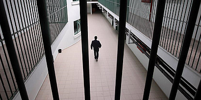 Kayseri'de mezarlık çıkışında 2 kişiyi silahla yaralayan sanığa hapis cezası