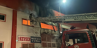 Kayseri'de mobilya imalathanesinde çıkan yangın söndürüldü