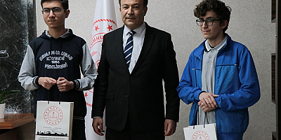 Kayseri'de MSÜ sınavından tam puan alan öğrenciye İl Milli Eğitim Müdüründen tebrik