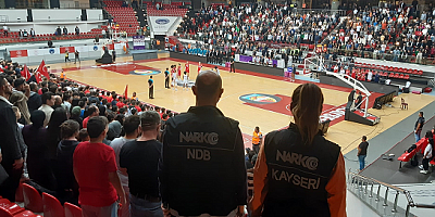 Kayseri'de narkotik polisi basketbol taraftarlarını bilgilendirdi