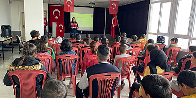 Kayseri'de öğrencilere güvenli internet kullanımı eğitimi verildi