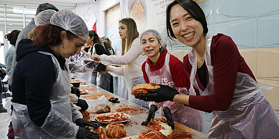 Kayseri'de öğretim üyeleri ve öğrenciler, Kore turşusu kurmayı öğrendi