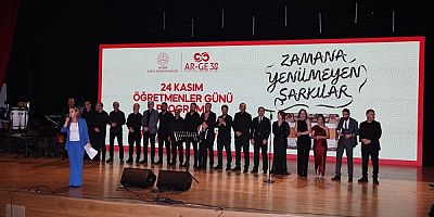 Kayseri'de Öğretmenler Günü'ne özel şarkılar gecesi düzenlendi