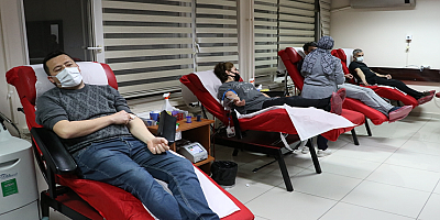 Kayseri'de öğretmenler iftardan sonra kanser hastası çocuklar için kan bağışı yaptı