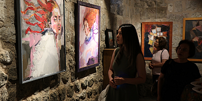 Kayseri'de öğretmenler karma resim sergisi açtı