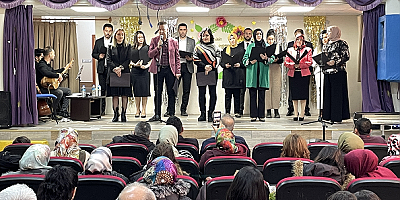 Kayseri'de öğretmenlerden oluşan koro konser verdi
