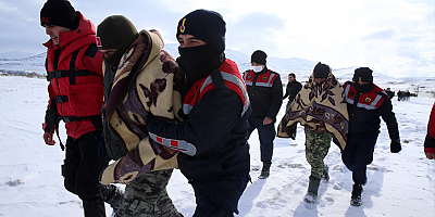 Kayseri'de ördek avına gittikleri barajda mahsur kalan avcılar kurtarıldı