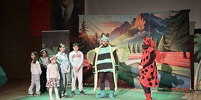 Kayseri'de ''Ormanlar Kralı Ağustos Böceği' adlı çocuk oyunu sahnelendi